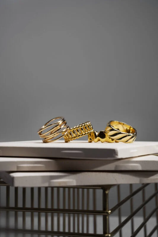 view-luxurious-golden-ring-felt-jewelry-display