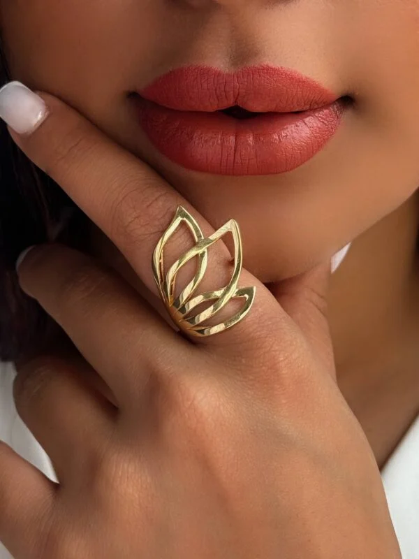 انگشتر طلا طرح برگ با طراحی طبیعی