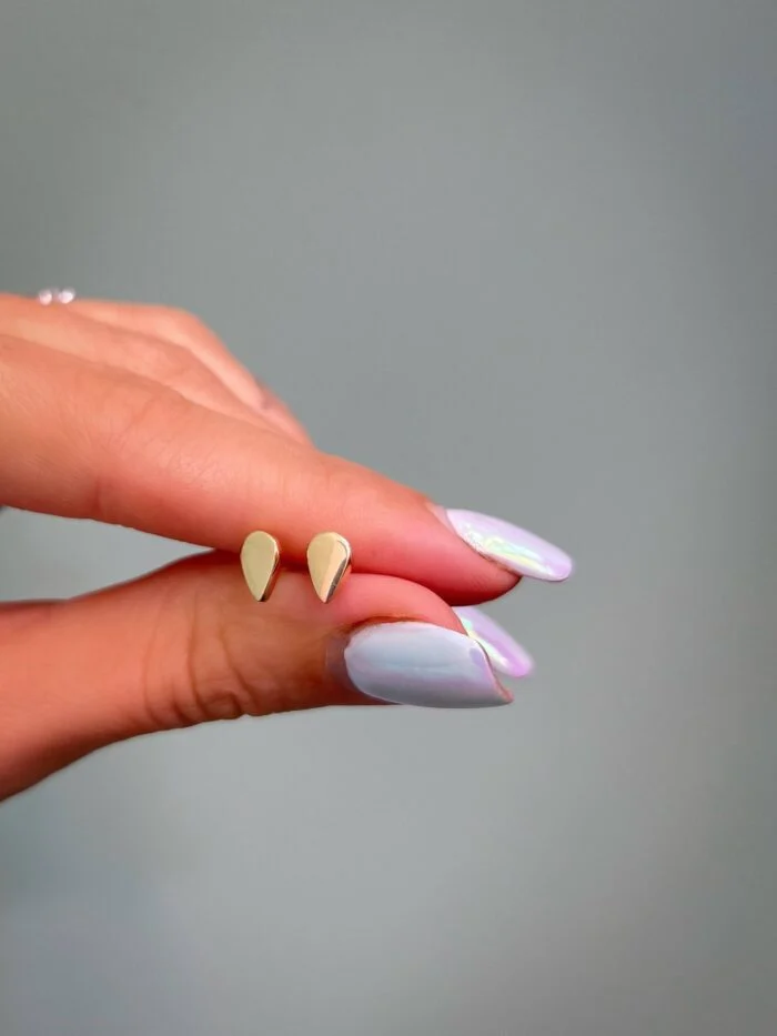 گوشواره طلا طرح قطره با طراحی مینیمال