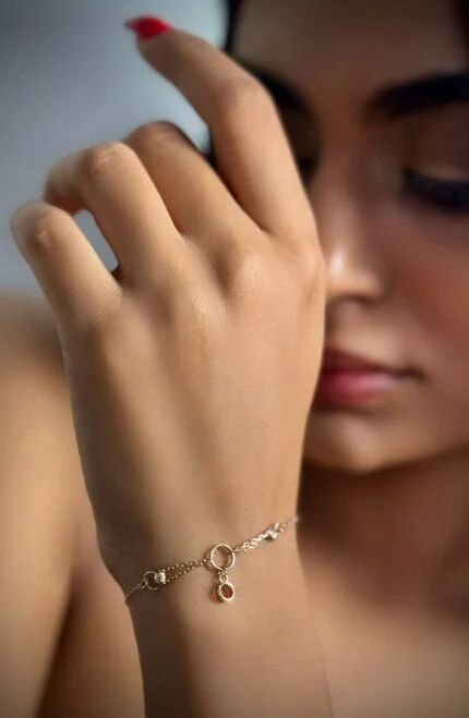 دستبند طلا مدل قفل حلقه زنانه با طراحی ساده