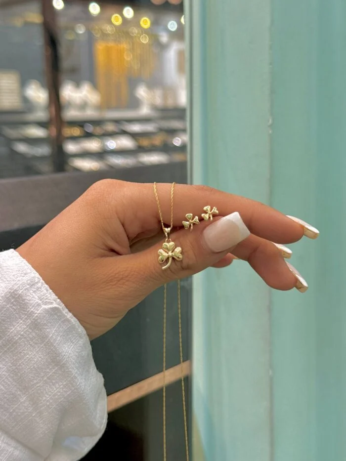 نیم‌ست طلا طرح شبدر زنانه، الهام‌گرفته از نماد خوش‌اقبالی